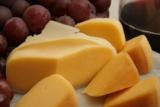 Чеддер признан самым полезным сыром