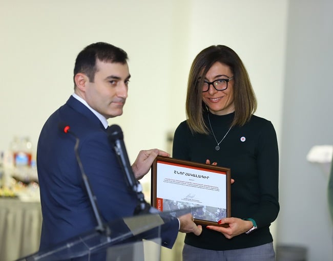 ԿԽՄԿ ռազմադաշտային վիրաբուժության ձեռնարկն առաջին անգամ հրատարակվել է հայերեն (ֆոտո)