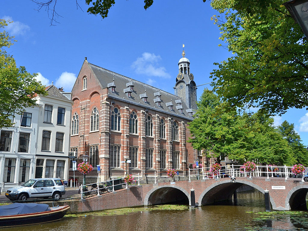 Лейденский университет